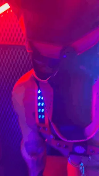 POUNDTOWN GLOW PUP HOOD RED